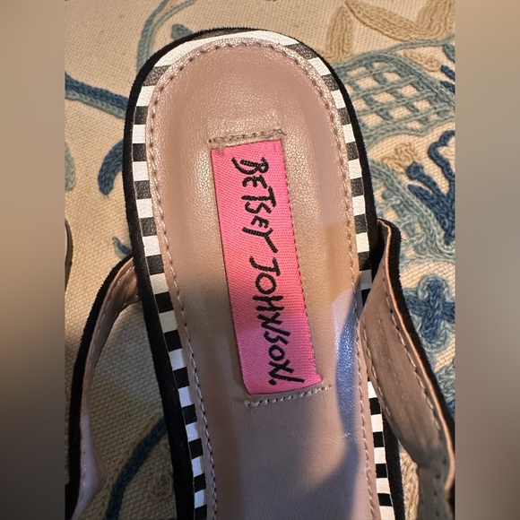 Betsey Johnson Andy Dress Heel.  Size 7 - Picture 7 of 8